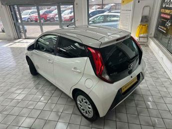 Toyota AYGO 1.0 VVT-i x-play x-shift Euro 6 5dr