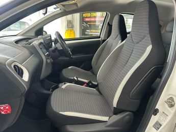 Toyota AYGO 1.0 VVT-i x-play x-shift Euro 6 5dr