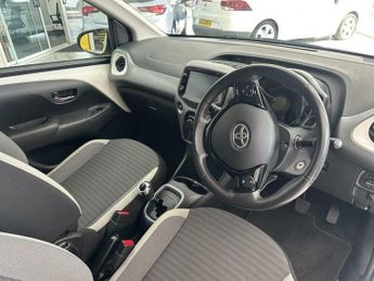 Toyota AYGO 1.0 VVT-i x-play x-shift Euro 6 5dr