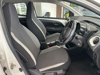 Toyota AYGO 1.0 VVT-i x-play x-shift Euro 6 5dr