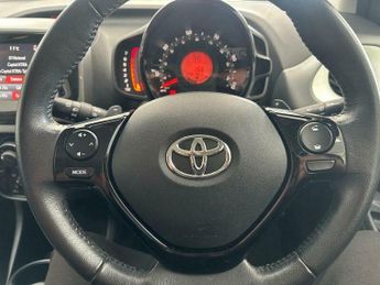 Toyota AYGO 1.0 VVT-i x-play x-shift Euro 6 5dr