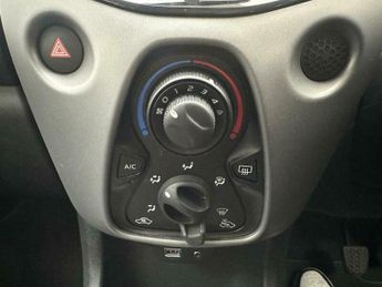Toyota AYGO 1.0 VVT-i x-play x-shift Euro 6 5dr