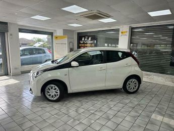 Toyota AYGO 1.0 VVT-i x-play x-shift Euro 6 5dr