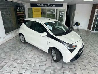 Toyota AYGO 1.0 VVT-i x-play x-shift Euro 6 5dr