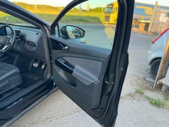 Volkswagen  Pro 77kWh Life SUV 5dr Electric Auto (174 ps)