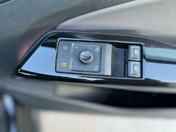 Volkswagen  Pro 77kWh Life SUV 5dr Electric Auto (174 ps)