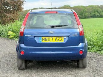 Ford Fiesta 1.6 Ghia 5dr