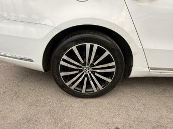 Volkswagen Passat 2.0 TDI BlueMotion Tech Executive DSG Euro 5 (s/s) 4dr