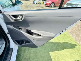 Hyundai Ioniq 1.6 h-GDi Premium DCT Euro 6 (s/s) 5dr