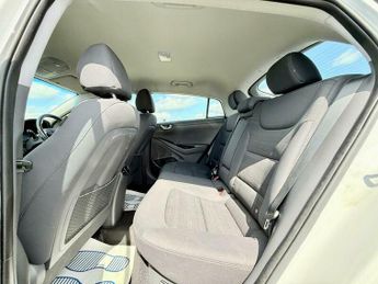 Hyundai Ioniq 1.6 h-GDi Premium DCT Euro 6 (s/s) 5dr