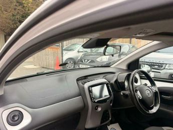 Toyota AYGO 1.0 VVT-i x-trend x-shift Euro 6 5dr (Safety Sense)