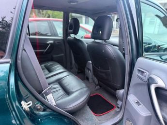 Toyota RAV4 2.0 VVT-i VX SUV 5dr Petrol Automatic 4WD (224 g/km, 147 bhp)