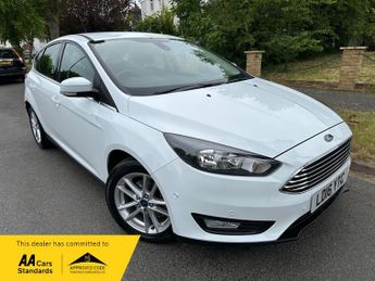 Ford Focus 1.0T ECO BOOST ZETEC S/S EURO 6 HPI CLEAR+LOW MILES+FSH+SUPERB