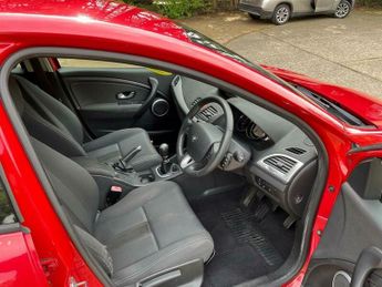 Renault Megane 1.6 16V Dynamique Euro 5 5dr