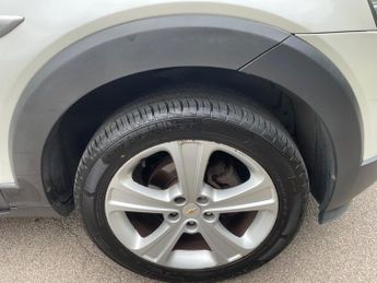Chevrolet Captiva 2.2 VCDi LTZ SUV 5dr Diesel Auto 4WD Euro 5 (7 Seats) (184 ps)