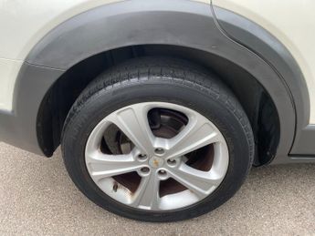Chevrolet Captiva 2.2 VCDi LTZ SUV 5dr Diesel Auto 4WD Euro 5 (7 Seats) (184 ps)