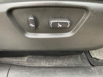 Chevrolet Captiva 2.2 VCDi LTZ SUV 5dr Diesel Auto 4WD Euro 5 (7 Seats) (184 ps)