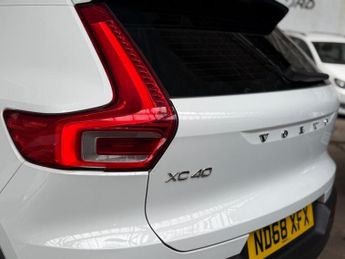 Volvo XC40 T3 MOMENTUM PRO