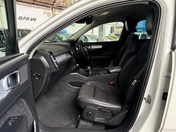 Volvo XC40 T3 MOMENTUM PRO