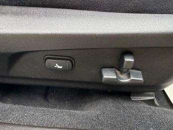 Subaru Legacy ES NAV