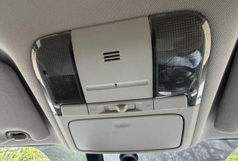 Subaru Legacy ES NAV