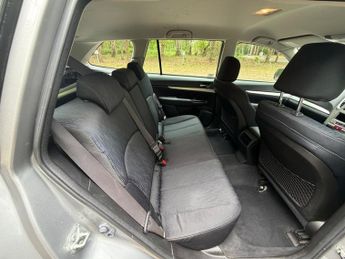 Subaru Legacy ES NAV