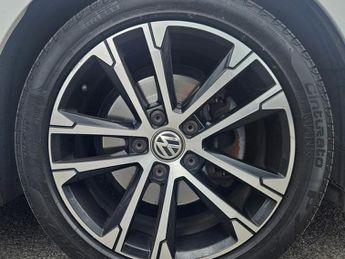 Volkswagen Golf 2.0 TDI BlueMotion Tech R-Line Hatchback 5dr Diesel DSG Euro 6 (