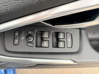 Volvo V40 D3 R-DESIGN PRO