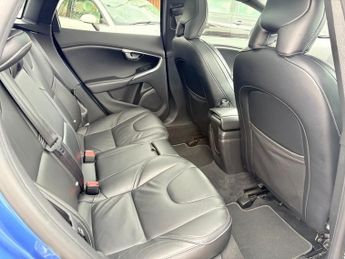 Volvo V40 D3 R-DESIGN PRO