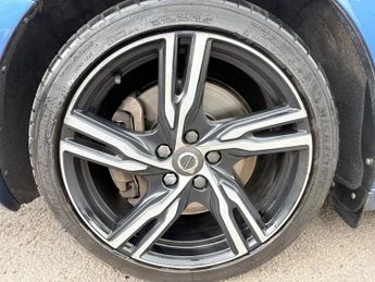 Volvo V40 D3 R-DESIGN PRO