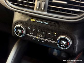 Ford Kuga ST-LINE [3X SERVICES, SAT NAV & REVERSE CAMERA]