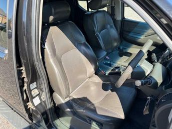 Nissan Navara 2.5 dCi Tekna 4WD Euro 4 4dr