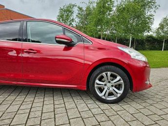 Peugeot 208 1.2 e-VTi PureTech Allure Hatchback 5dr Petrol EGC Euro 5 (s/s) 