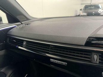 Audi A4 2.0 A4 Black Edition 40 TDI MHEV Quattro Semi-Auto 4WD 5dr