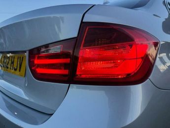 BMW 3 SERIES 2.0 320d Luxury Auto Euro 5 (s/s) 4dr