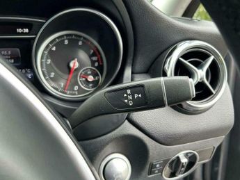 Mercedes-Benz C Class 1.6 GLA180 Urban Edition 7G-DCT Euro 6 (s/s) 5dr