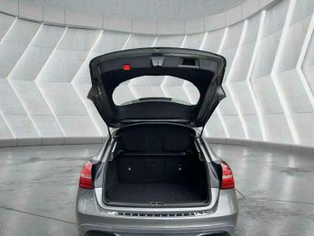 Mercedes-Benz C Class 1.6 GLA180 Urban Edition 7G-DCT Euro 6 (s/s) 5dr