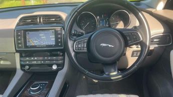 Jaguar F-Pace PORTFOLIO AWD