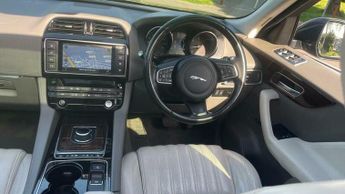 Jaguar F-Pace PORTFOLIO AWD