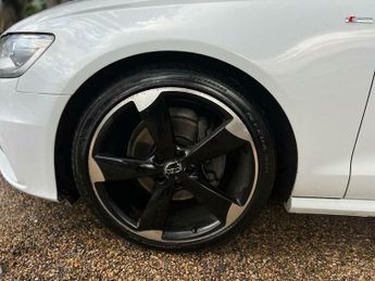 Audi A6 Avant 2.0 TDI ultra Black Edition S Tronic Euro 6 (s/s) 5dr