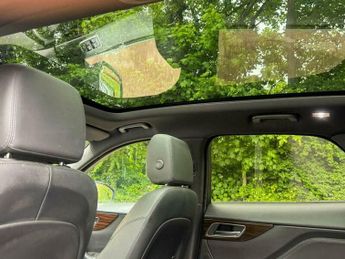 Jaguar F-Pace 2.0 D180 Portfolio Auto AWD Euro 6 (s/s) 5dr