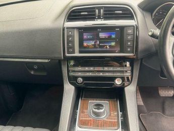 Jaguar F-Pace 2.0 D180 Portfolio Auto AWD Euro 6 (s/s) 5dr