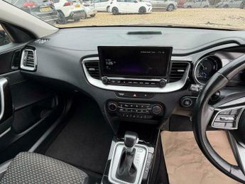 Kia Ceed 1.6 GDi 8.9kWh 3 DCT Euro 6 (s/s) 5dr