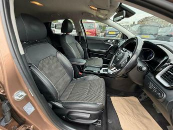 Kia Ceed 1.6 GDi 8.9kWh 3 DCT Euro 6 (s/s) 5dr