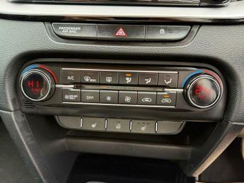 Kia Ceed 1.6 GDi 8.9kWh 3 DCT Euro 6 (s/s) 5dr