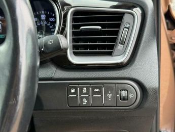 Kia Ceed 1.6 GDi 8.9kWh 3 DCT Euro 6 (s/s) 5dr