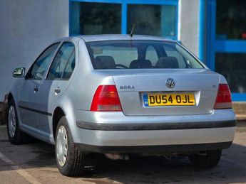 Volkswagen Bora 1.6 S 4dr