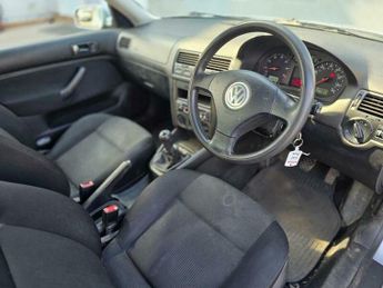 Volkswagen Bora 1.6 S 4dr