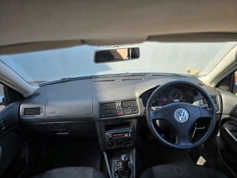 Volkswagen Bora 1.6 S 4dr