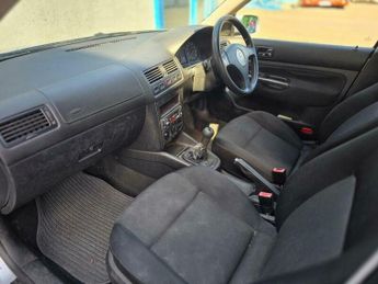 Volkswagen Bora 1.6 S 4dr